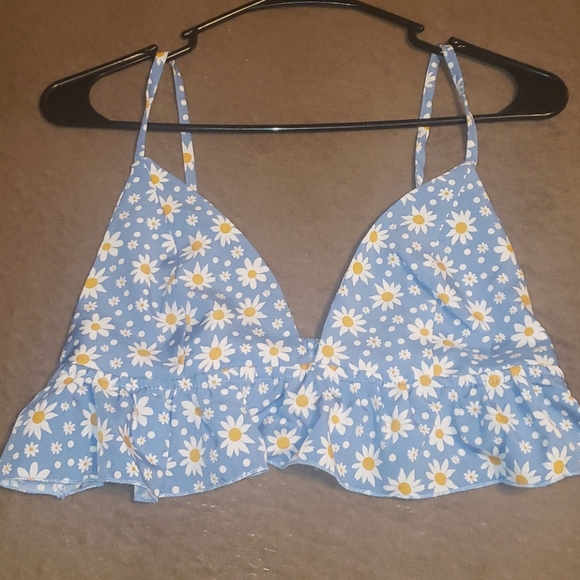 SHEIN Tops - 🌈 Floral crop top